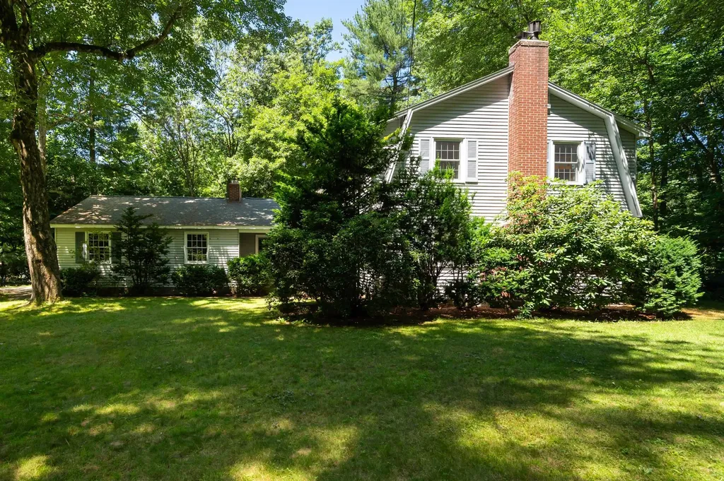 13 Fairway Drive Hudson NH 03051