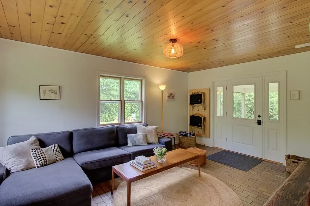 1396 Pelots Point Road North Hero VT 05474