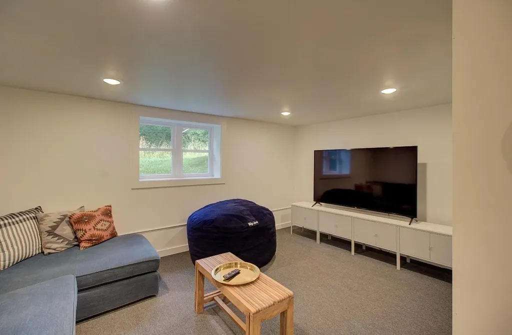 1396 Pelots Point Road North Hero VT 05474