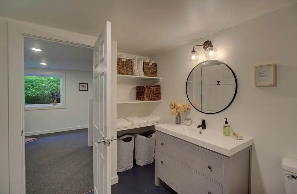1396 Pelots Point Road North Hero VT 05474