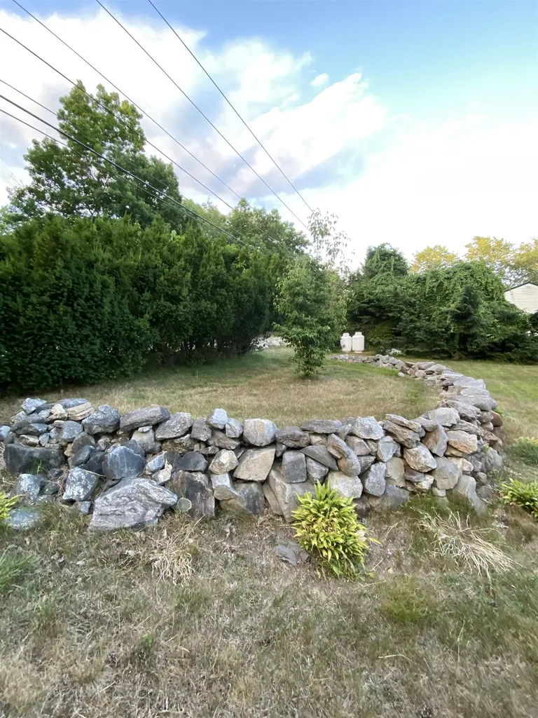 325 Whitehall Road Hooksett NH 03106