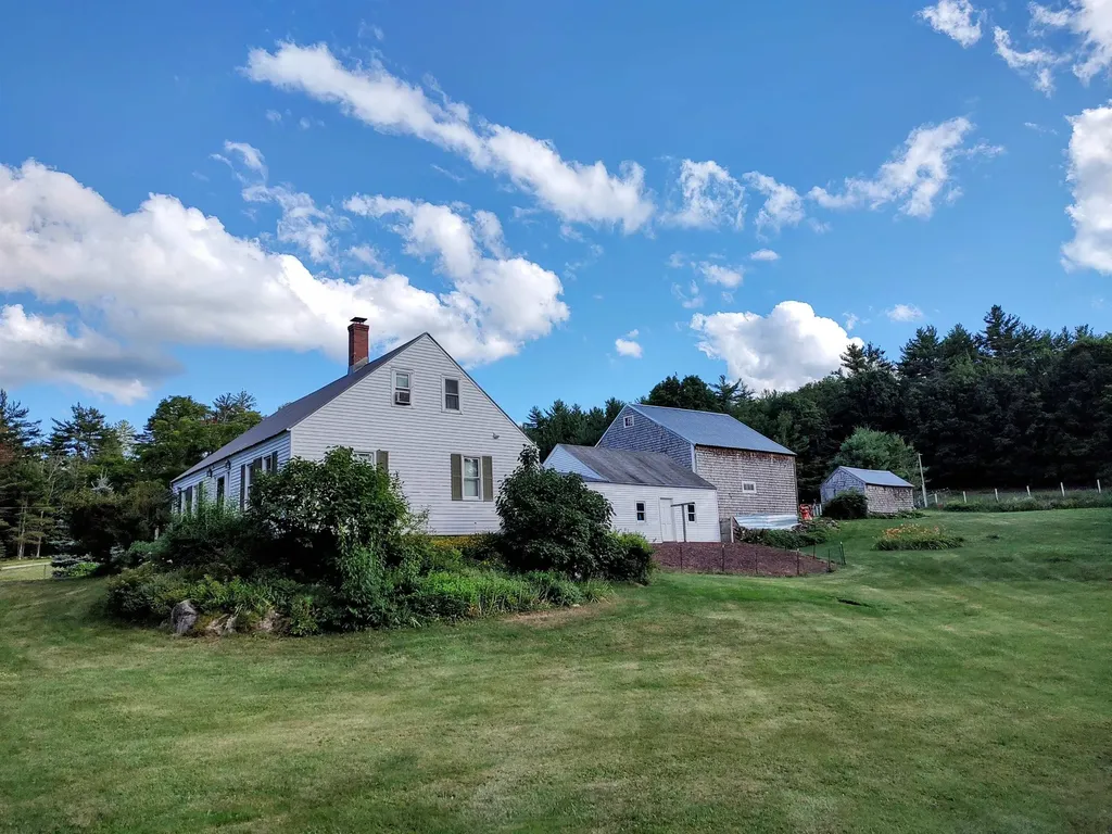 211 Middleton Road Wolfeboro NH 03894-4426