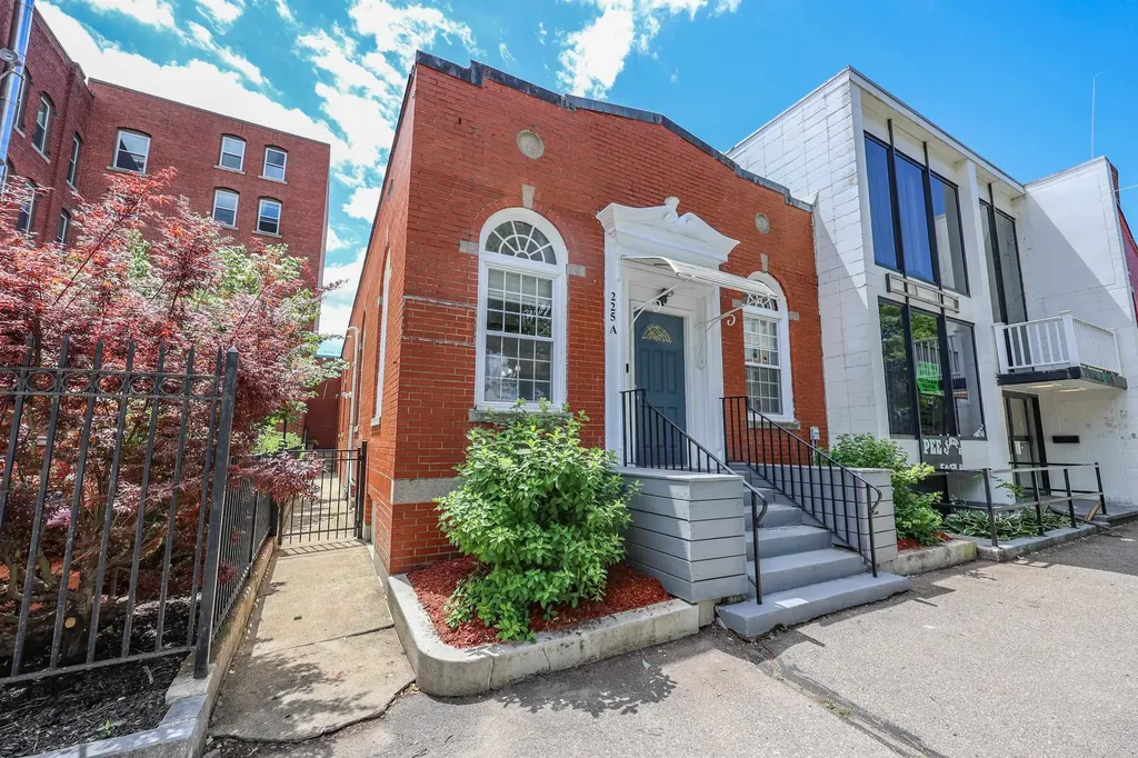 225 Hanover Street Manchester NH 03101