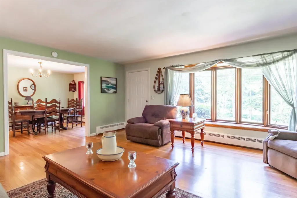 63 Montelona Road Goffstown NH 03045