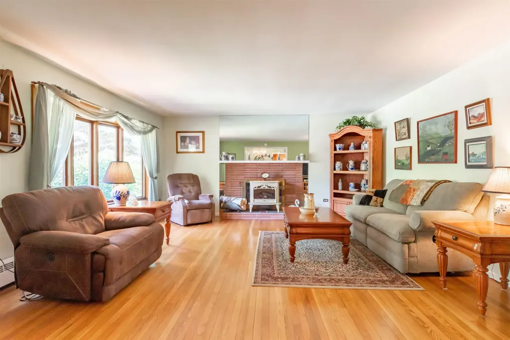 63 Montelona Road Goffstown NH 03045