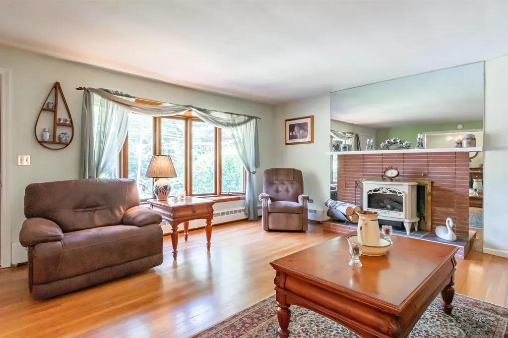 63 Montelona Road Goffstown NH 03045