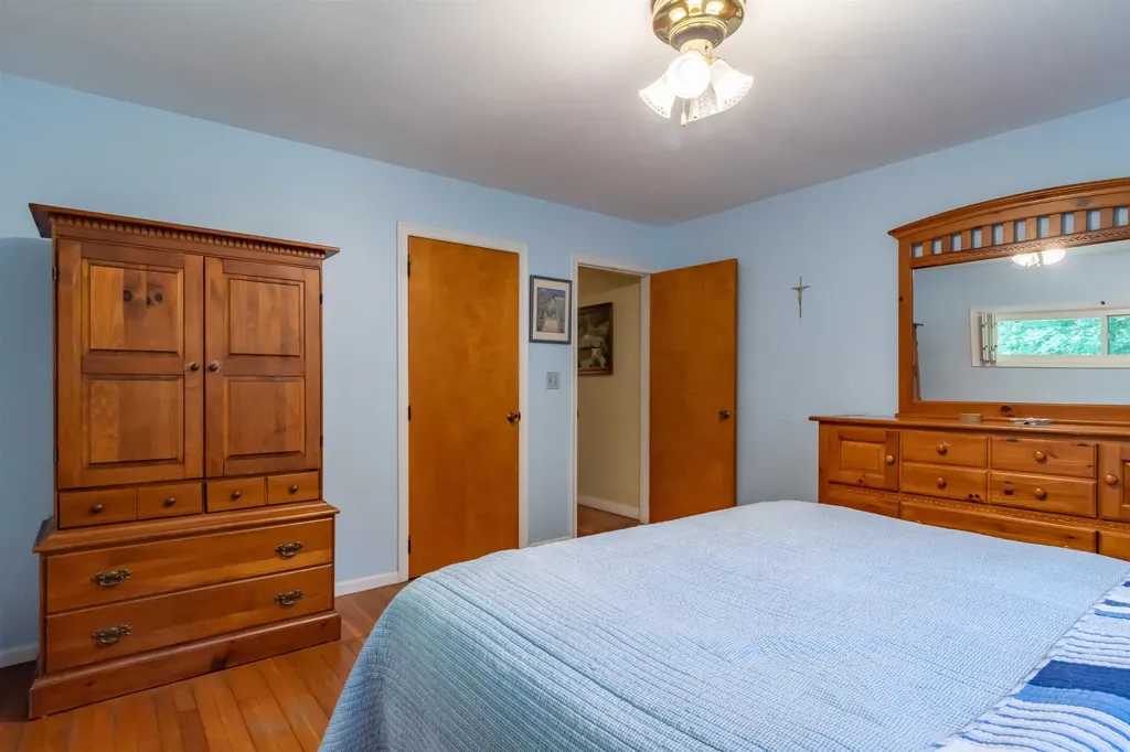 63 Montelona Road Goffstown NH 03045