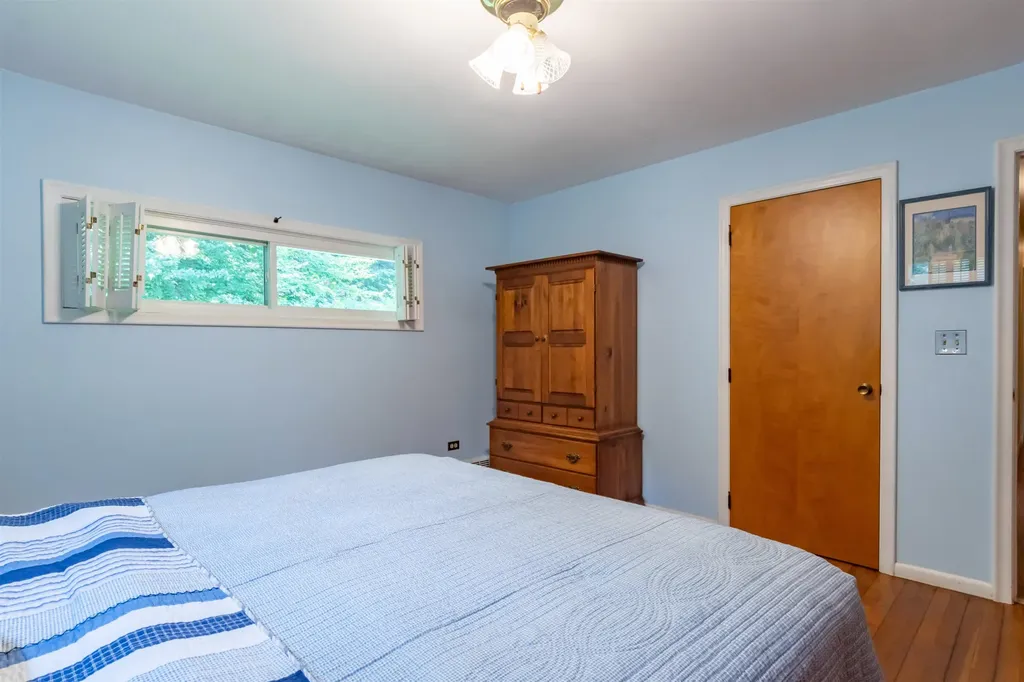 63 Montelona Road Goffstown NH 03045