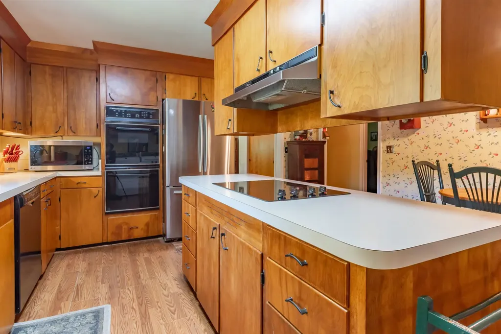 63 Montelona Road Goffstown NH 03045