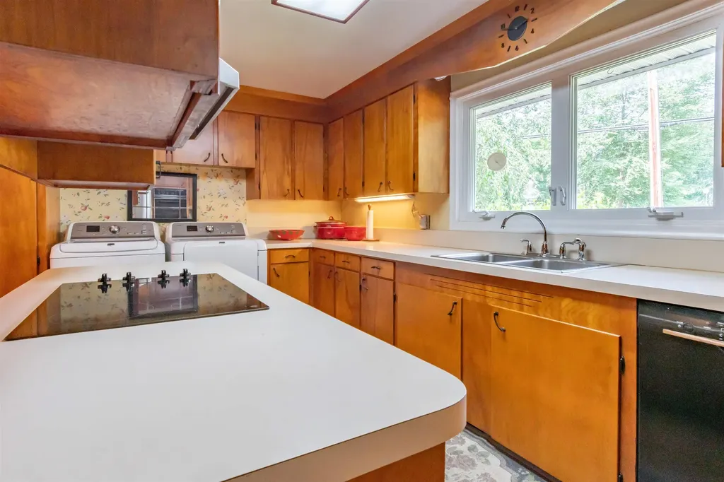 63 Montelona Road Goffstown NH 03045