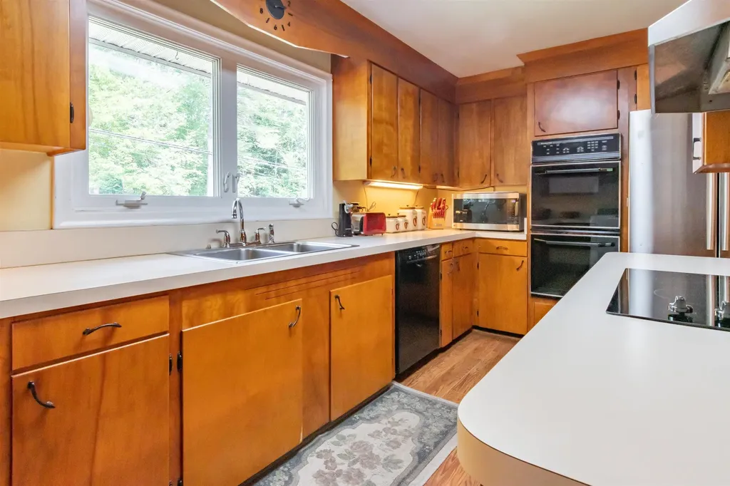 63 Montelona Road Goffstown NH 03045