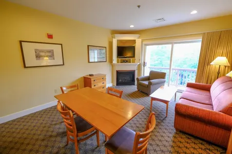 318/320 Qii Jackson Gore Inn Ludlow VT 05149