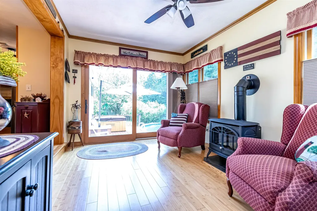 6 Clover Court Concord NH 03303