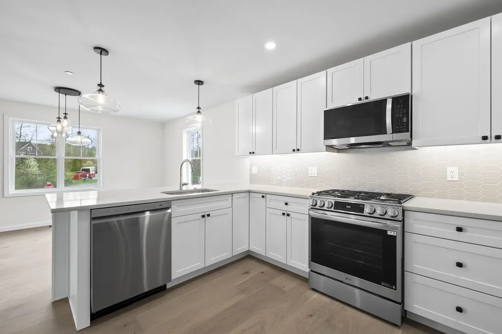 80 Centerwood Way Manchester NH 03102