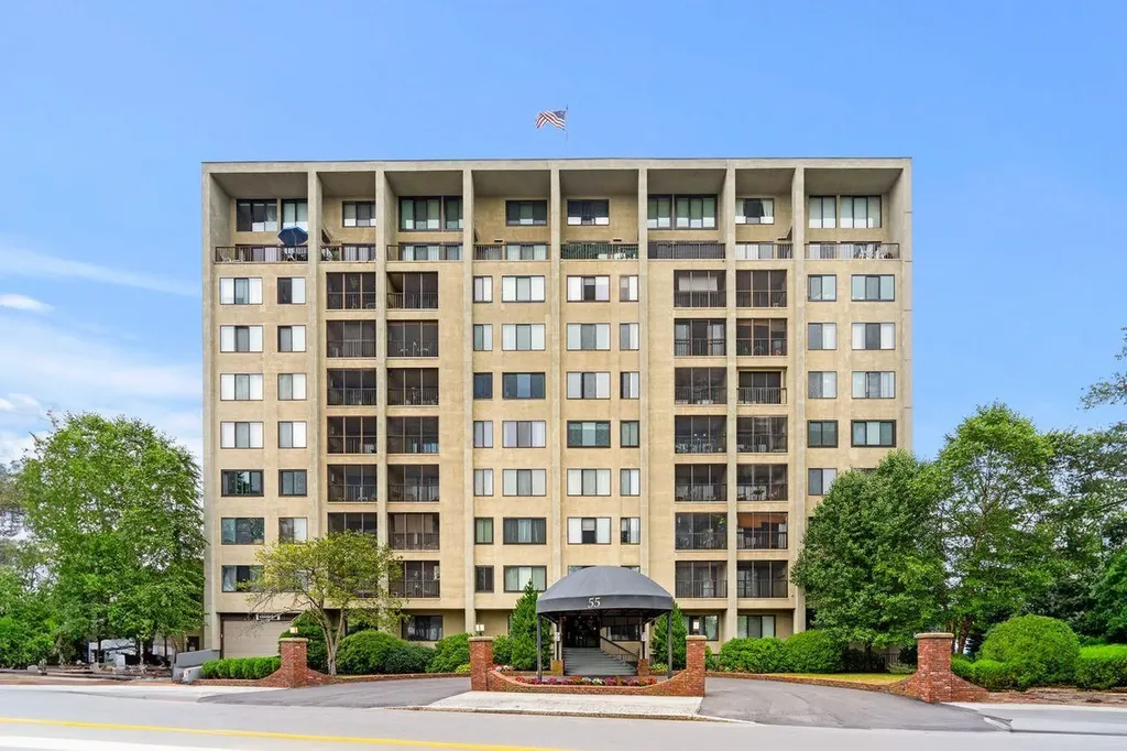 55 River Road Manchester NH 03104