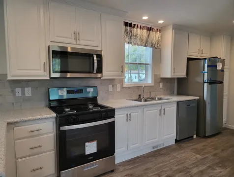 31 Hickory Avenue North Hampton NH 03862