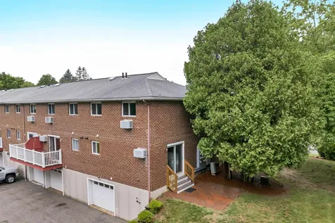 1 Oakridge Drive Londonderry NH 03053