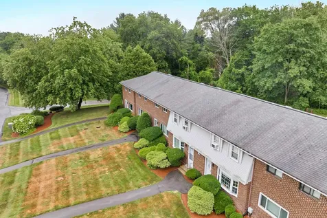 1 Oakridge Drive Londonderry NH 03053