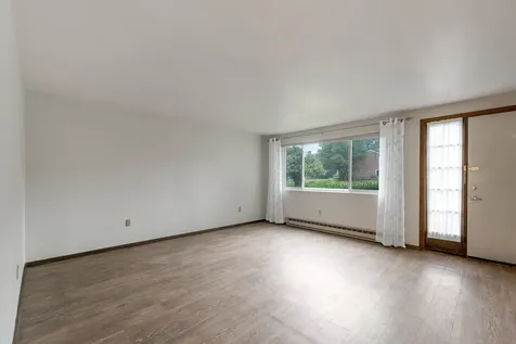 1 Oakridge Drive Londonderry NH 03053