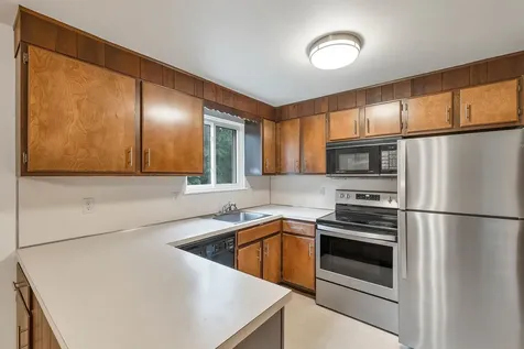 1 Oakridge Drive Londonderry NH 03053