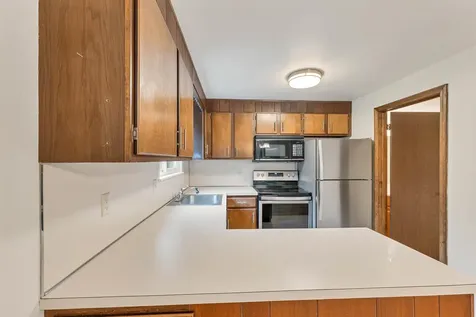 1 Oakridge Drive Londonderry NH 03053