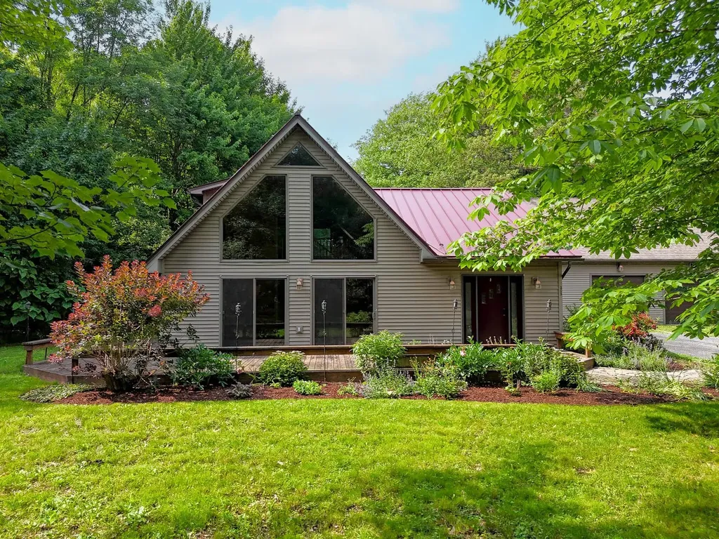 1729 Lakeview Drive North Hero VT 05474