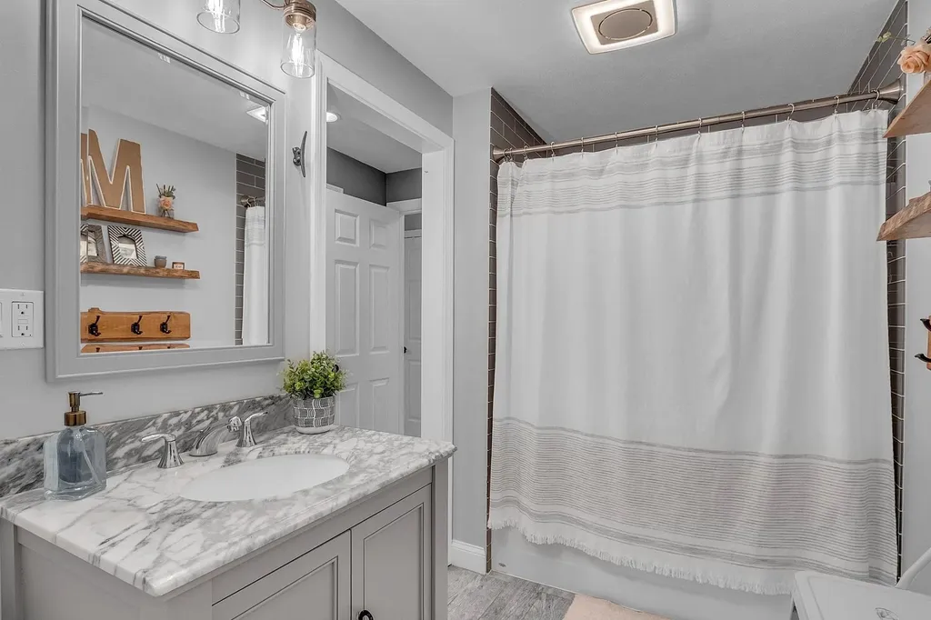 50 Conleys Grove Road Derry NH 03038