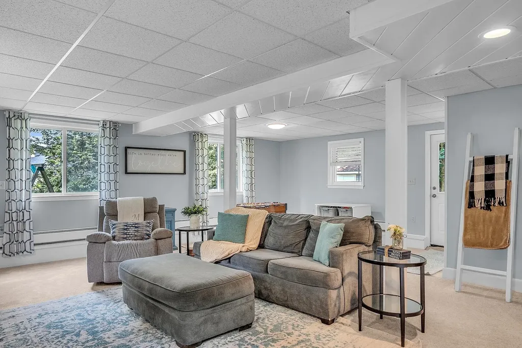 50 Conleys Grove Road Derry NH 03038