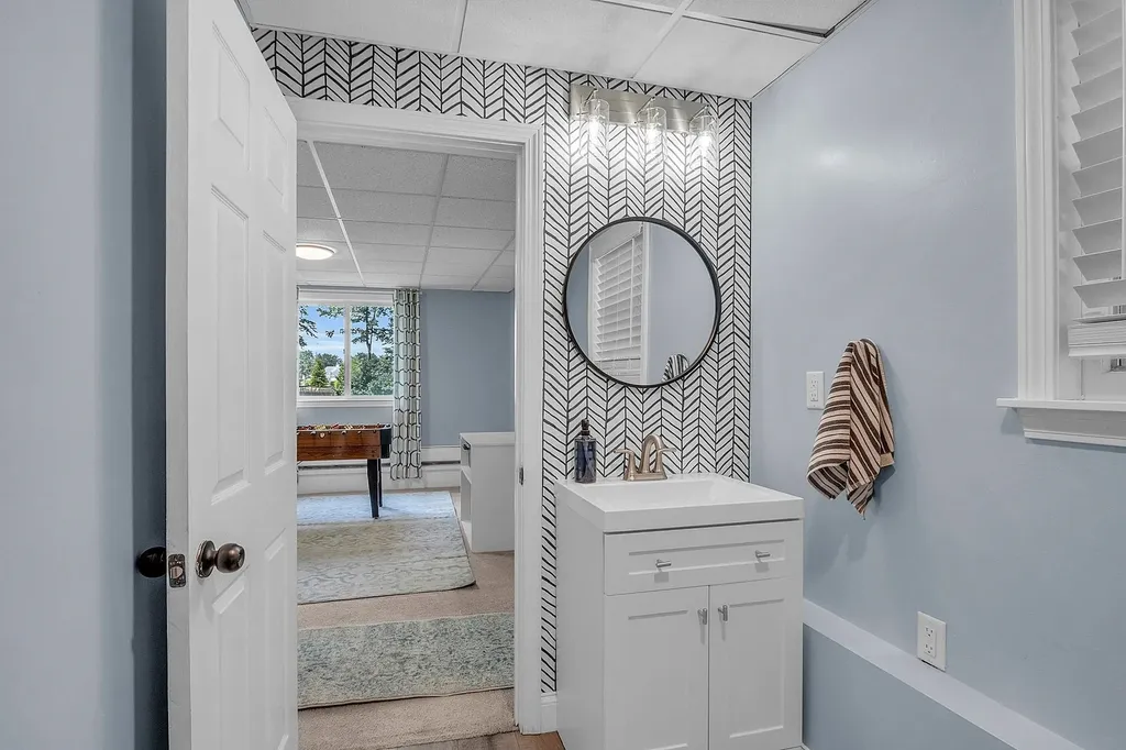 50 Conleys Grove Road Derry NH 03038