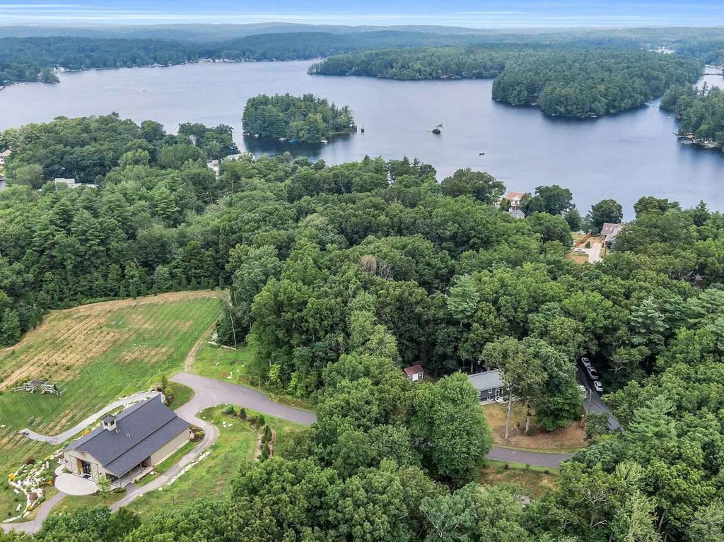 50 Conleys Grove Road Derry NH 03038