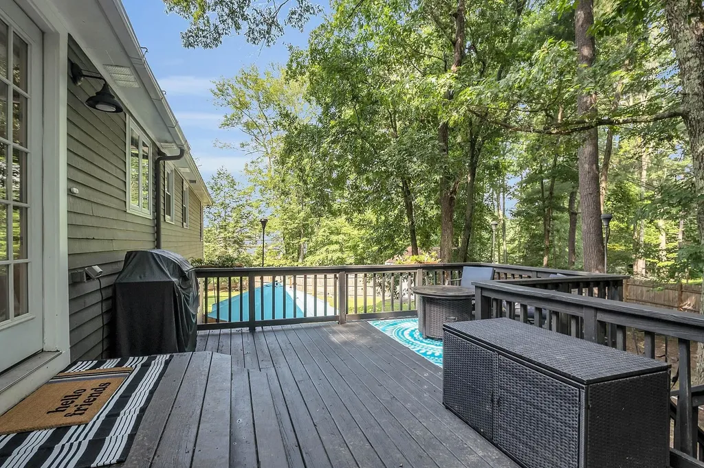 50 Conleys Grove Road Derry NH 03038