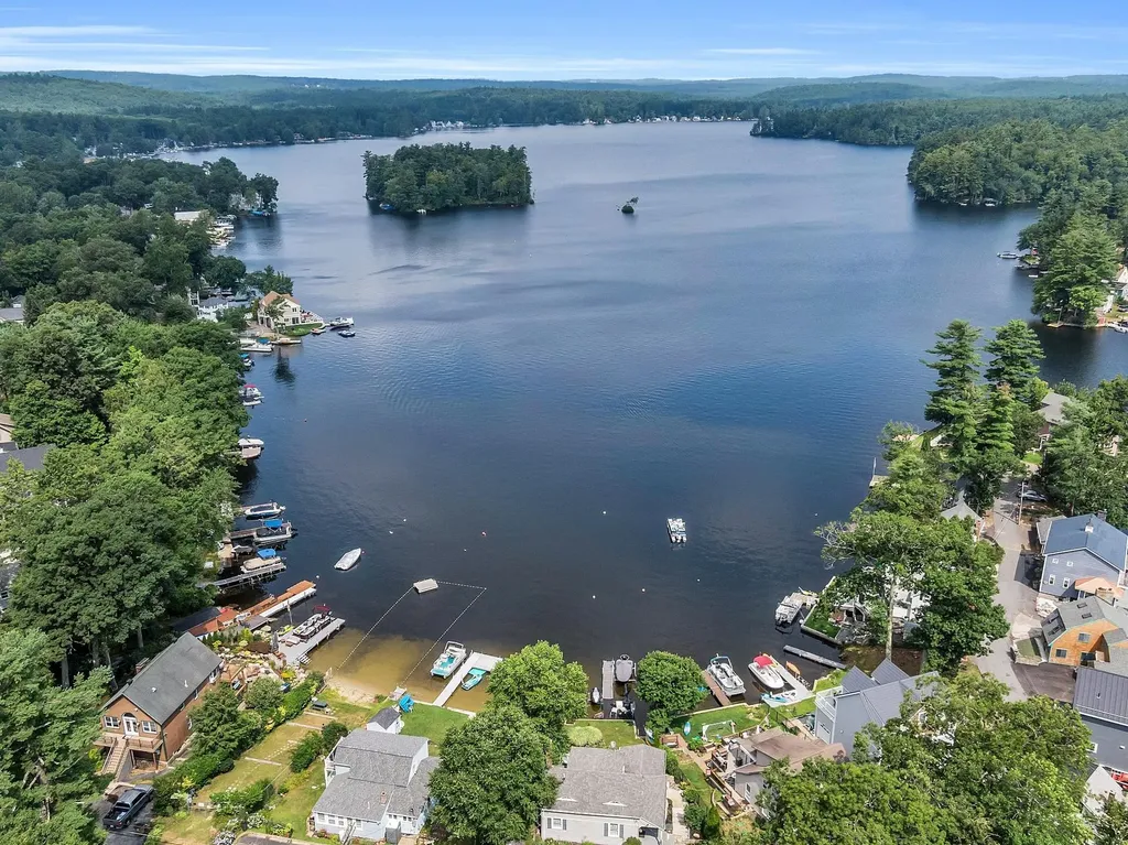 50 Conleys Grove Road Derry NH 03038