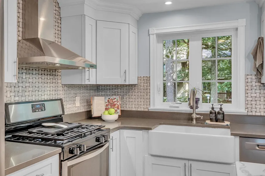 50 Conleys Grove Road Derry NH 03038