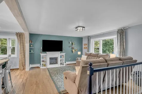 50 Conleys Grove Road Derry NH 03038