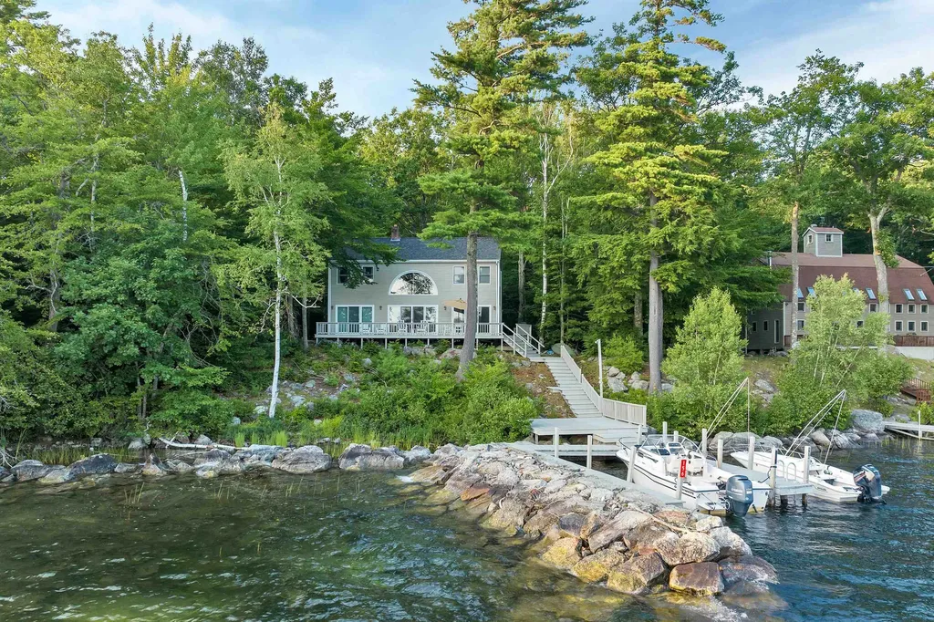 156 Big Barndoor And Lot Island Alton NH 03809