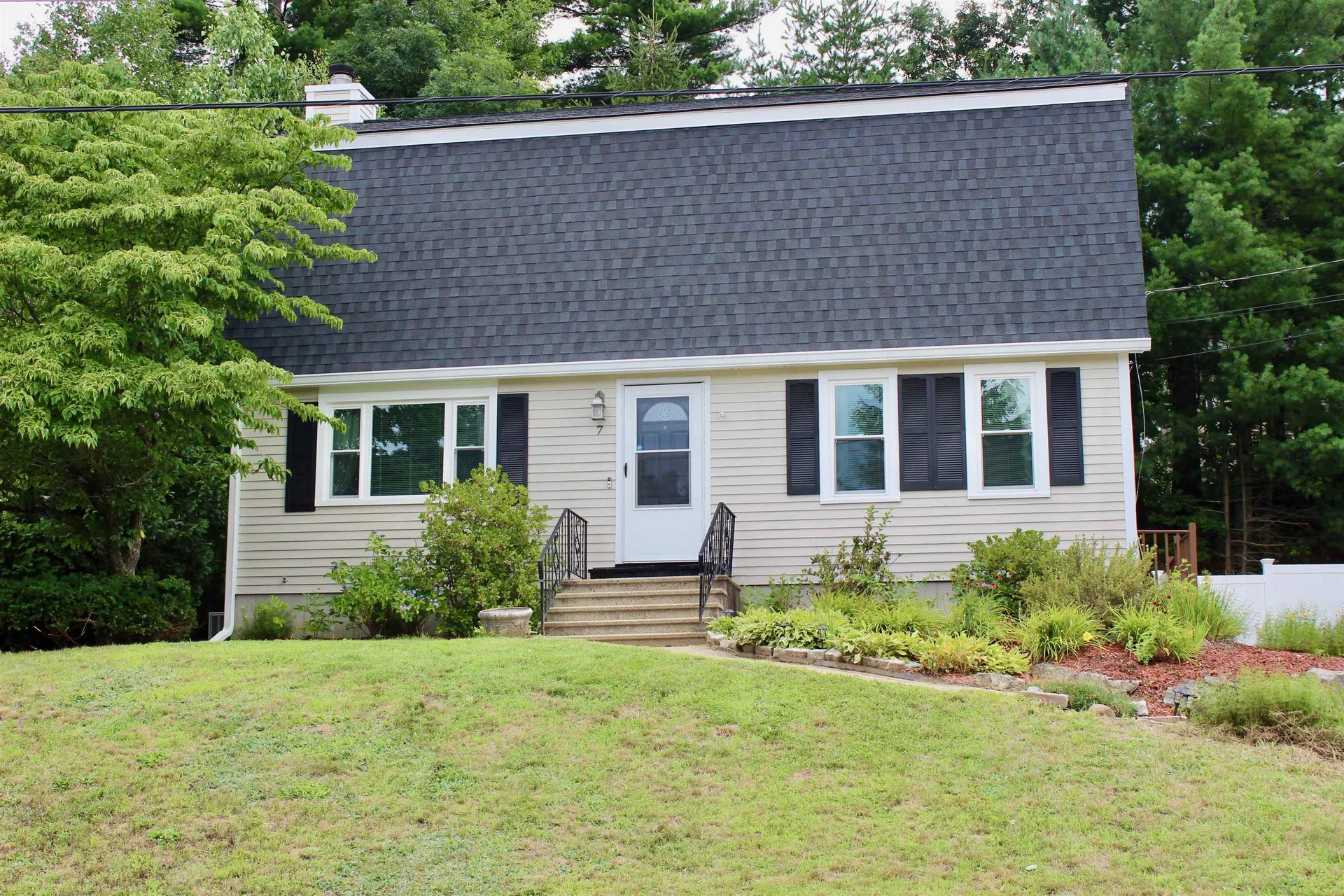 7 Carson Circle Nashua NH 03062
