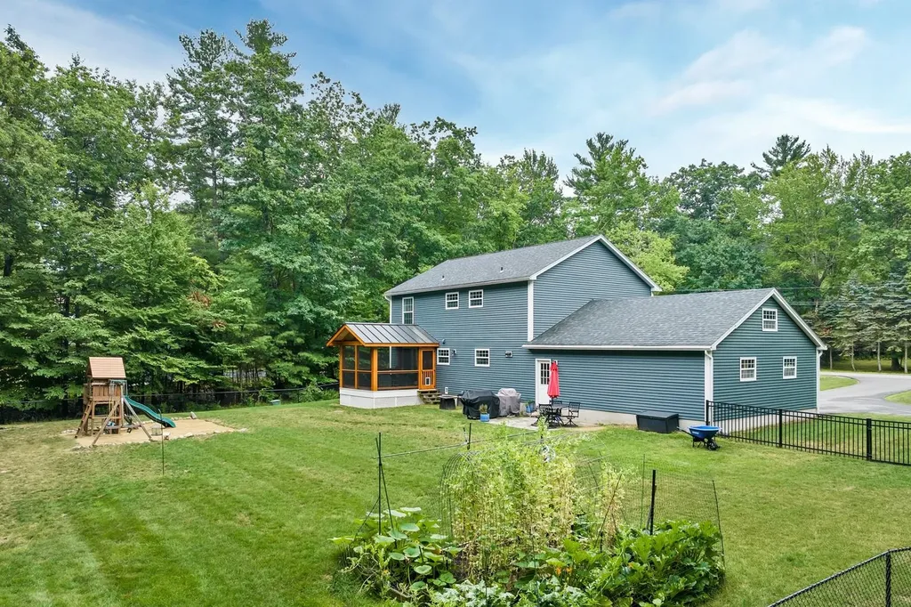 59 Blueberry Hill Lane Gilford NH 03249