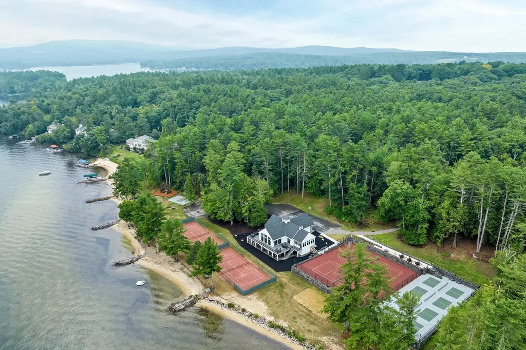 59 Blueberry Hill Lane Gilford NH 03249
