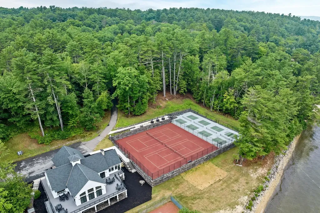 59 Blueberry Hill Lane Gilford NH 03249