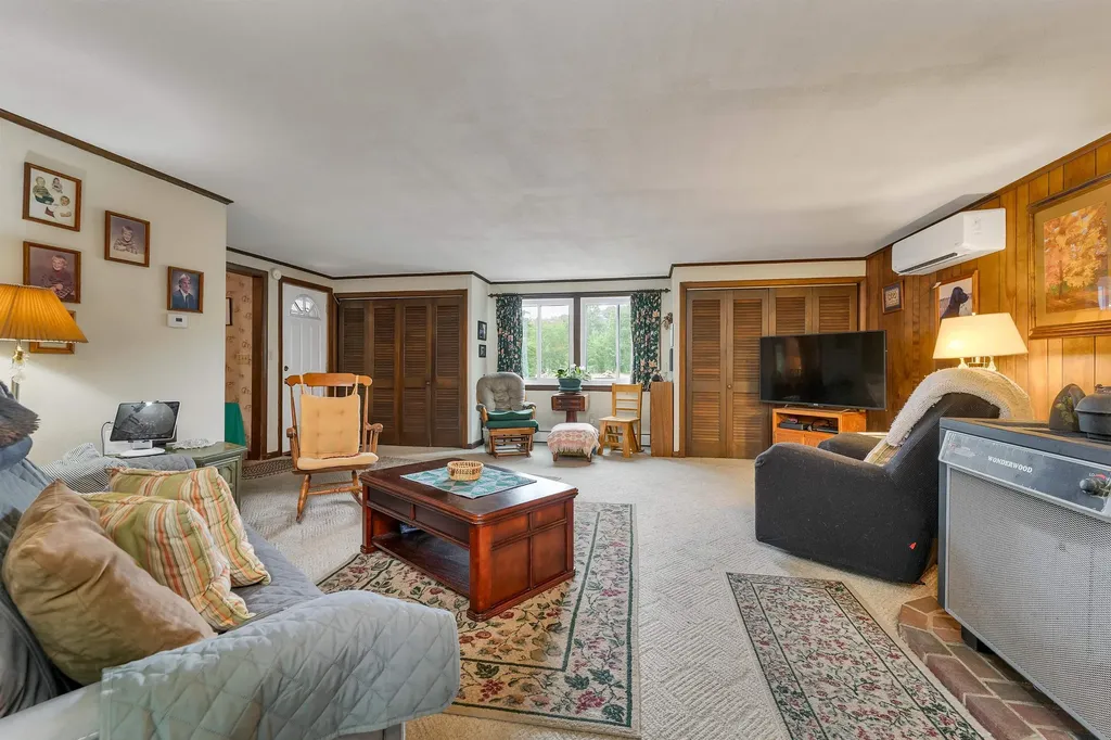 12 Coach Road Gilford NH 03249