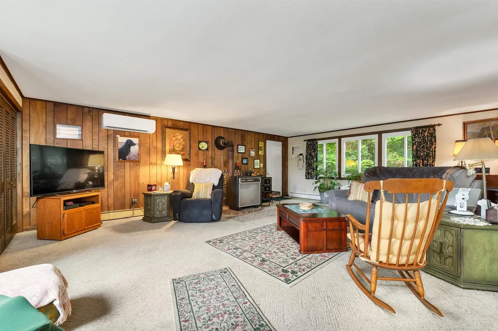 12 Coach Road Gilford NH 03249