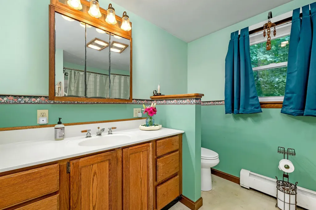 12 Coach Road Gilford NH 03249