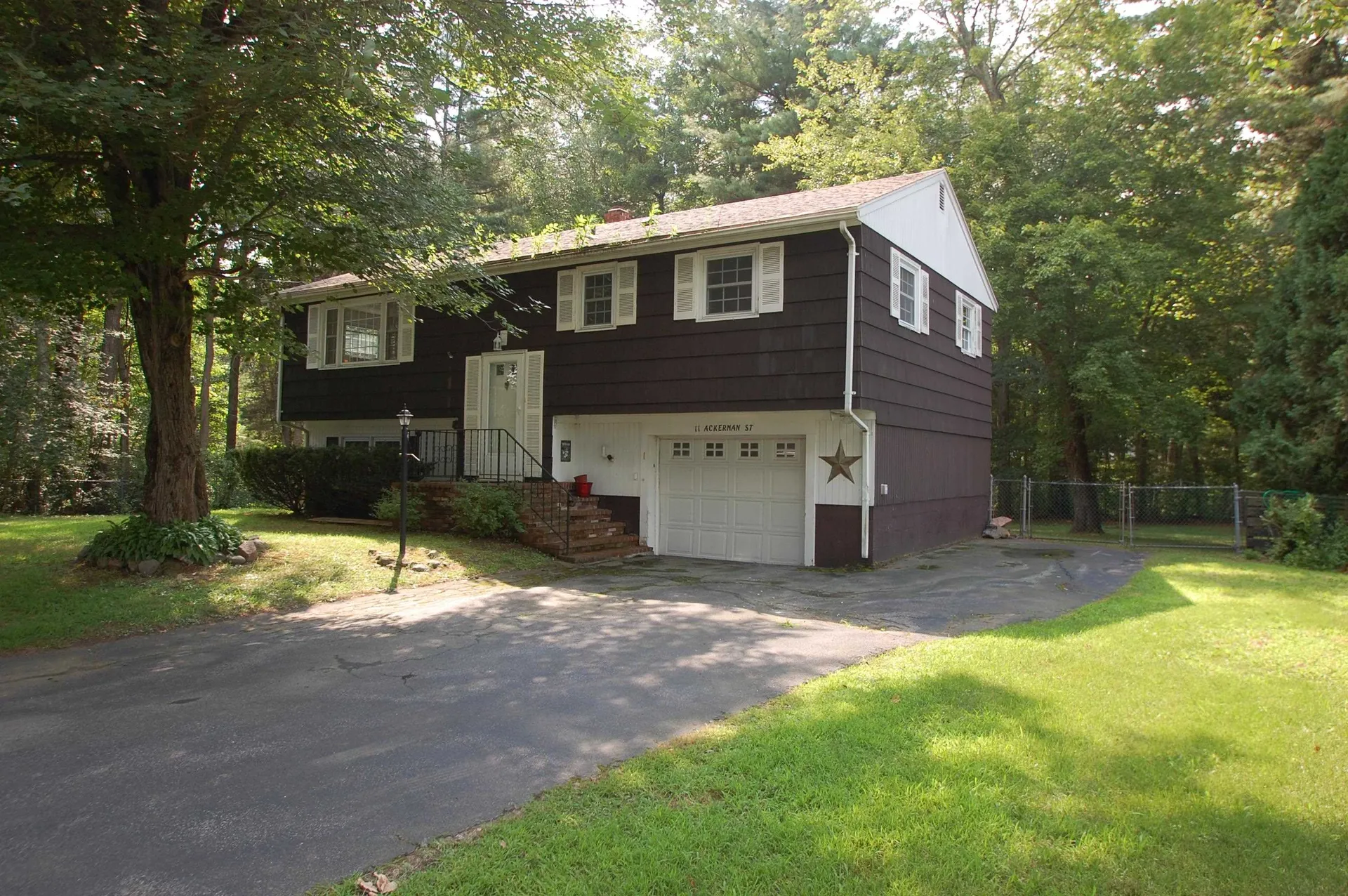 11 Ackerman Street Salem NH 03079