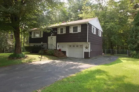 11 Ackerman Street Salem NH 03079
