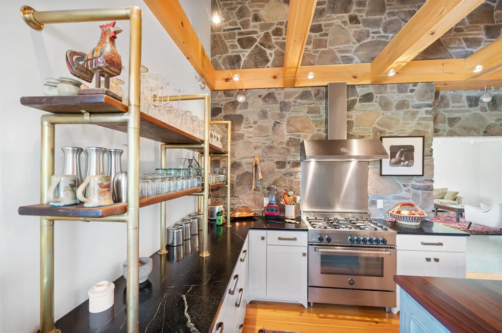 47 Vineyard View Drive Charlotte VT 05445-4201