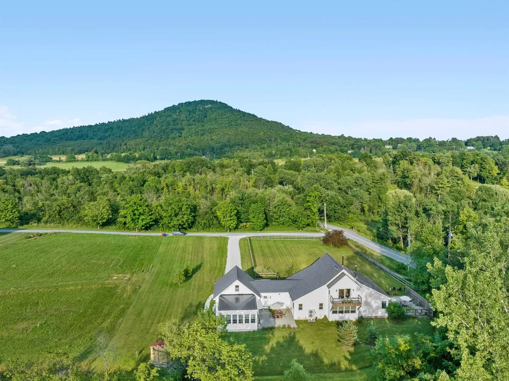 47 Vineyard View Drive Charlotte VT 05445-4201