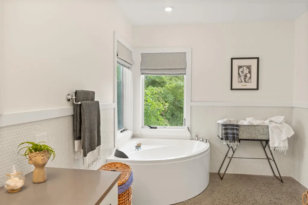 47 Vineyard View Drive Charlotte VT 05445-4201