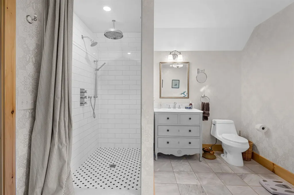 47 Vineyard View Drive Charlotte VT 05445-4201