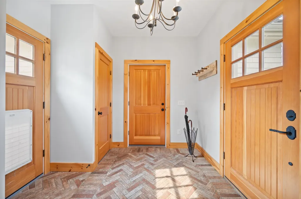 47 Vineyard View Drive Charlotte VT 05445-4201