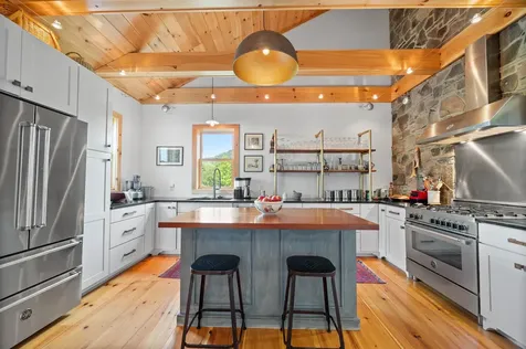 47 Vineyard View Drive Charlotte VT 05445-4201